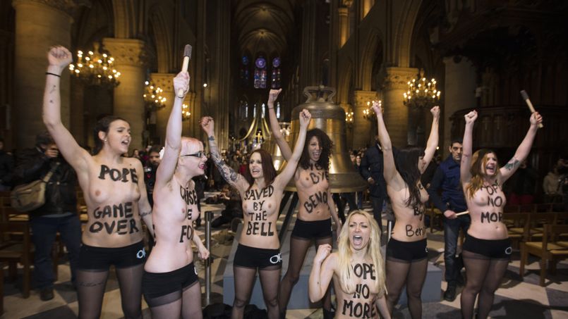 Femen à ND de Paris le 12 février 2013
