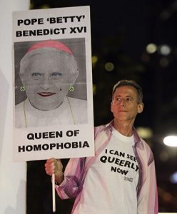 CURÉ GAY Queen of homophobia